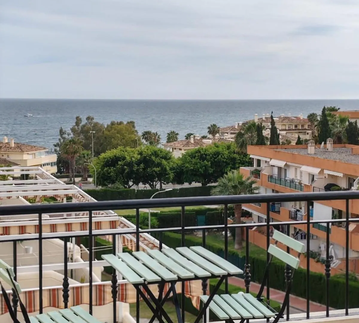 Seaview Apartment With Great Amenities & Facilities Benalmadena