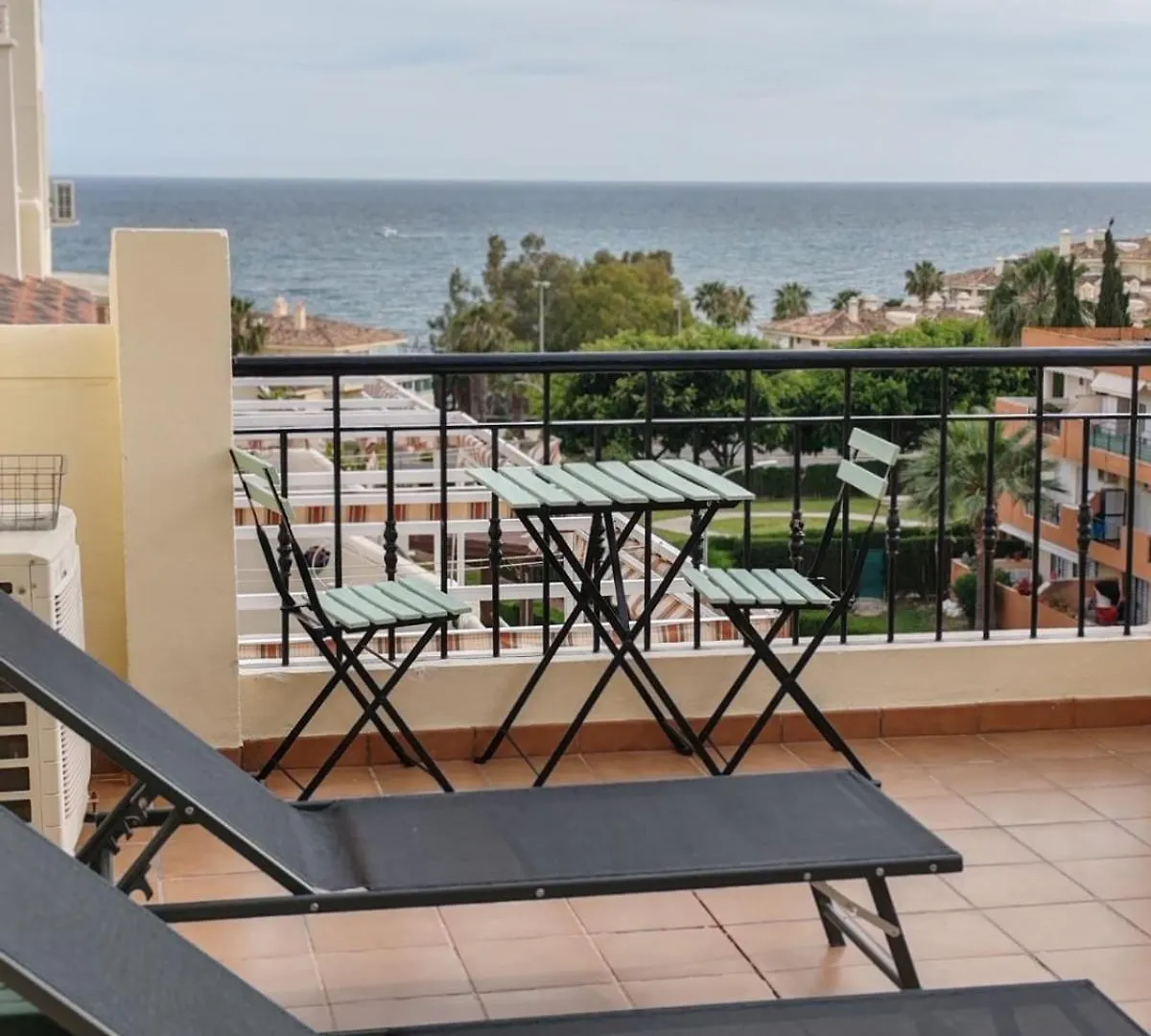 Seaview Apartment With Great Amenities & Facilities Benalmadena