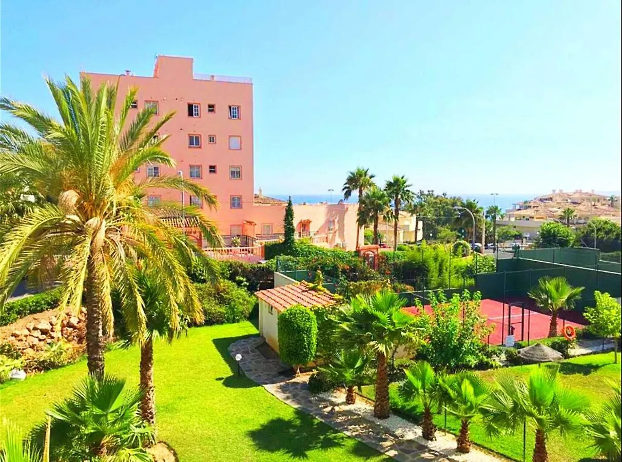 Seaview Apartment With Great Amenities & Facilities Benalmadena